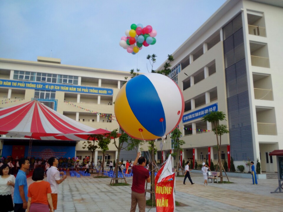 nên sử dụng khí heli hay hidro để bơm bóng bay